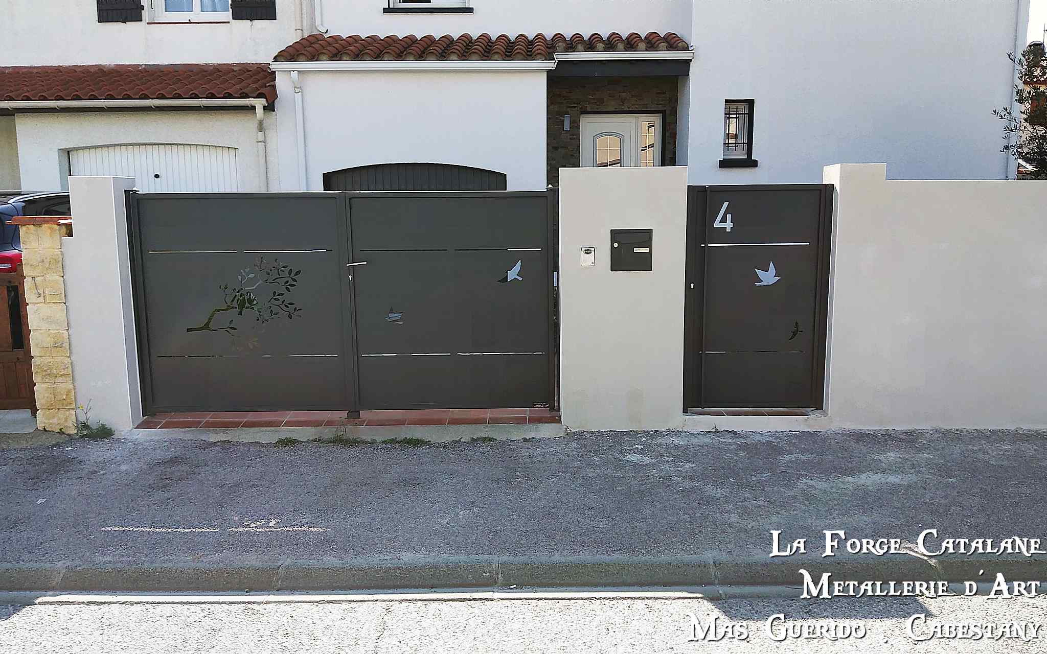 portail et portillon tole avec decoupe laser forge catalane.jpg